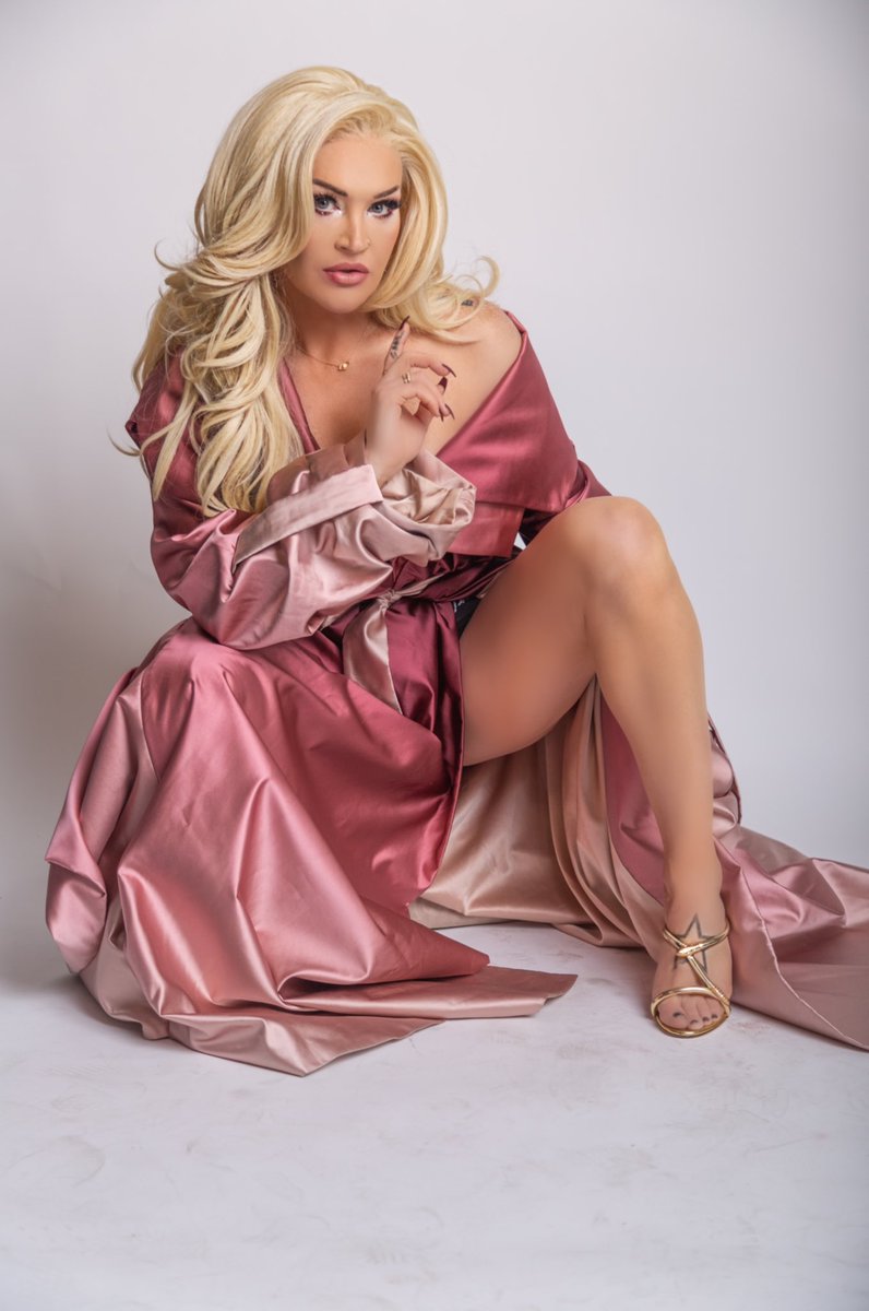 xoSonique's tweet image. Here are some photos from my music video #CompleteMe check the video out by clicking the link 

youtu.be/0bVfgfF2Yho