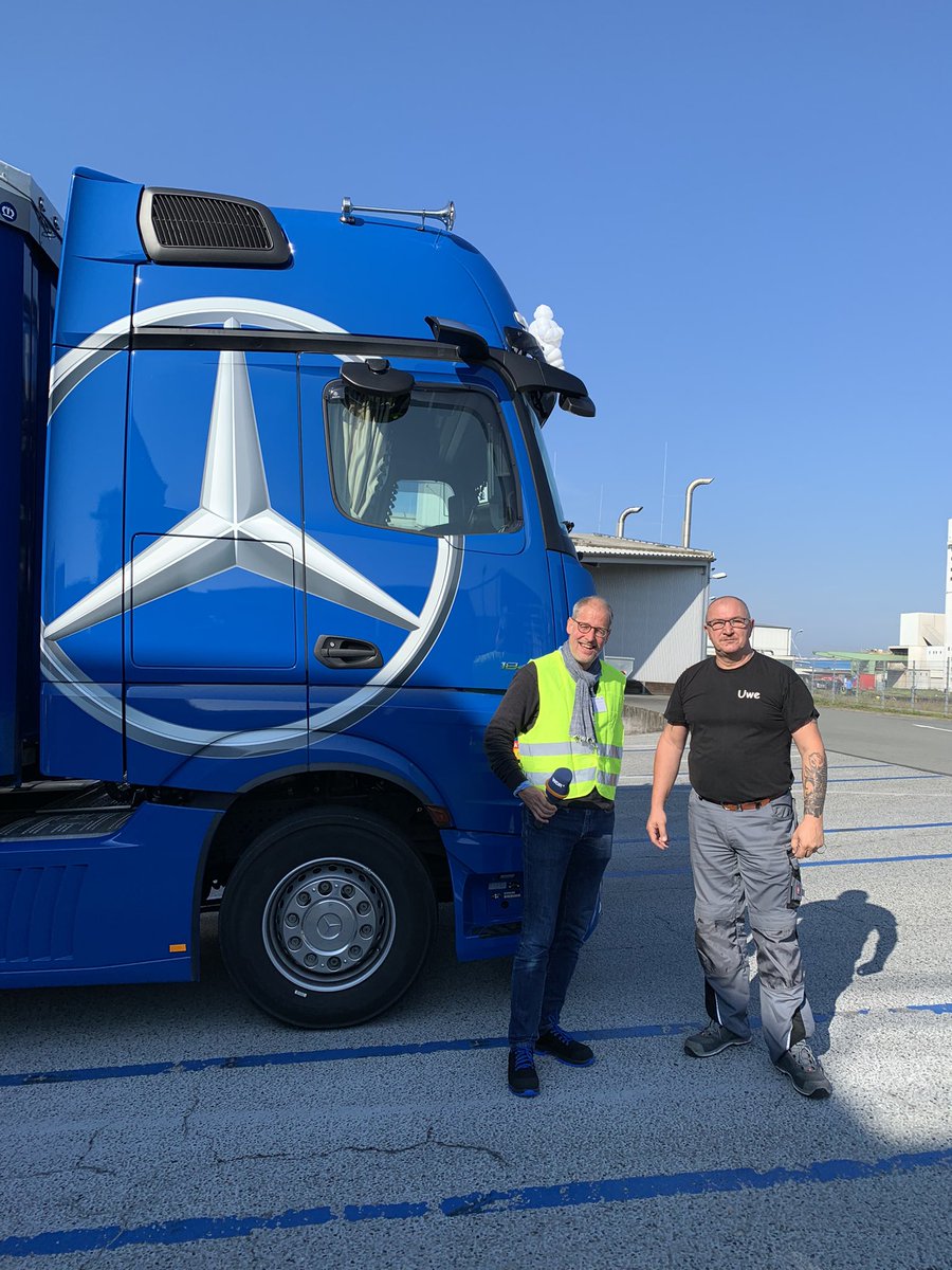 korrespondent09's tweet photo. Wie funktioniert der Transport von Waren nach dem #Brexit? Mit Lkw-Fahrer Uwe Hansmann unterwegs von Minden nach Stafford. Für #WDR5 Dok5 und Morgenecho. https://t.co/ydCV2E4dEQ
