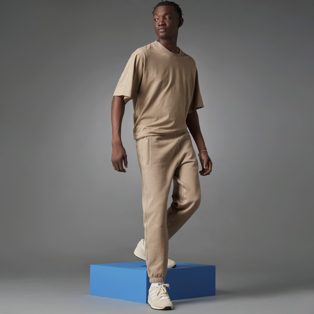 adidasalerts's tweet image. 10am ET / 7am PT on #adidas US.
adidas Blue Version Collection.
—&amp;gt; bit.ly/2VCHNPU  #ad