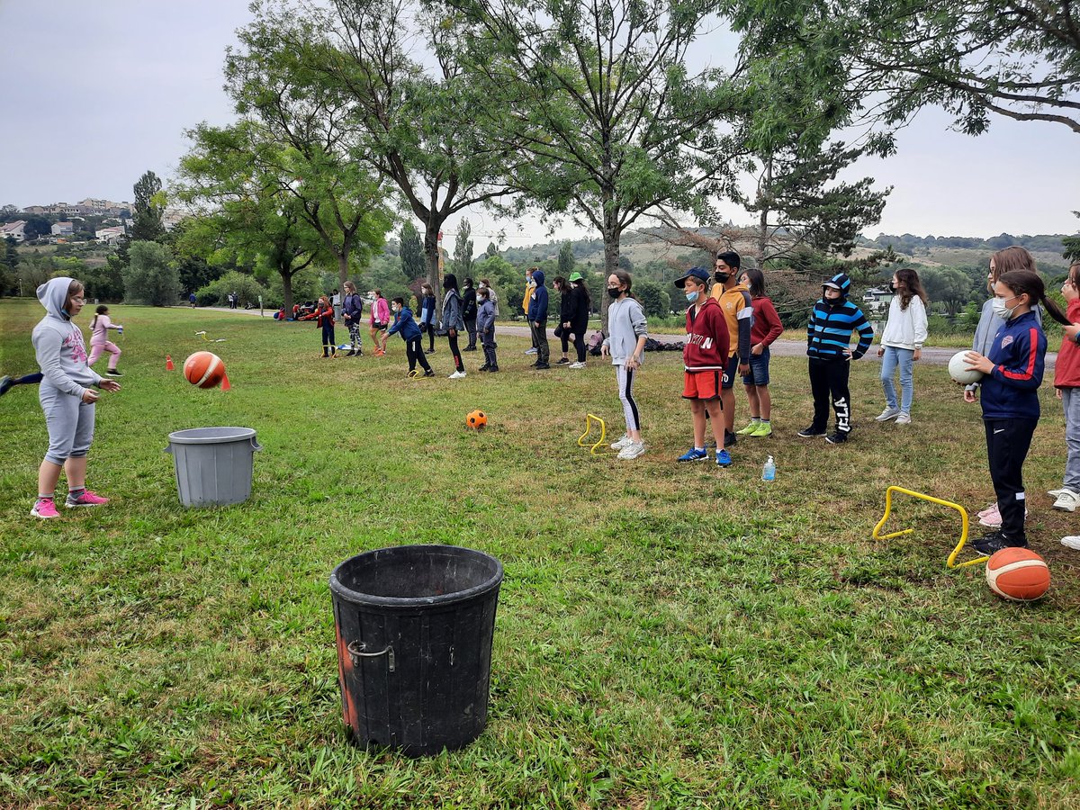 Journée d'intégration des élèves de 6ème au lac Kir... Un beau moment de cohésion 🤝 avec des sourires derrière les masques 😷👍