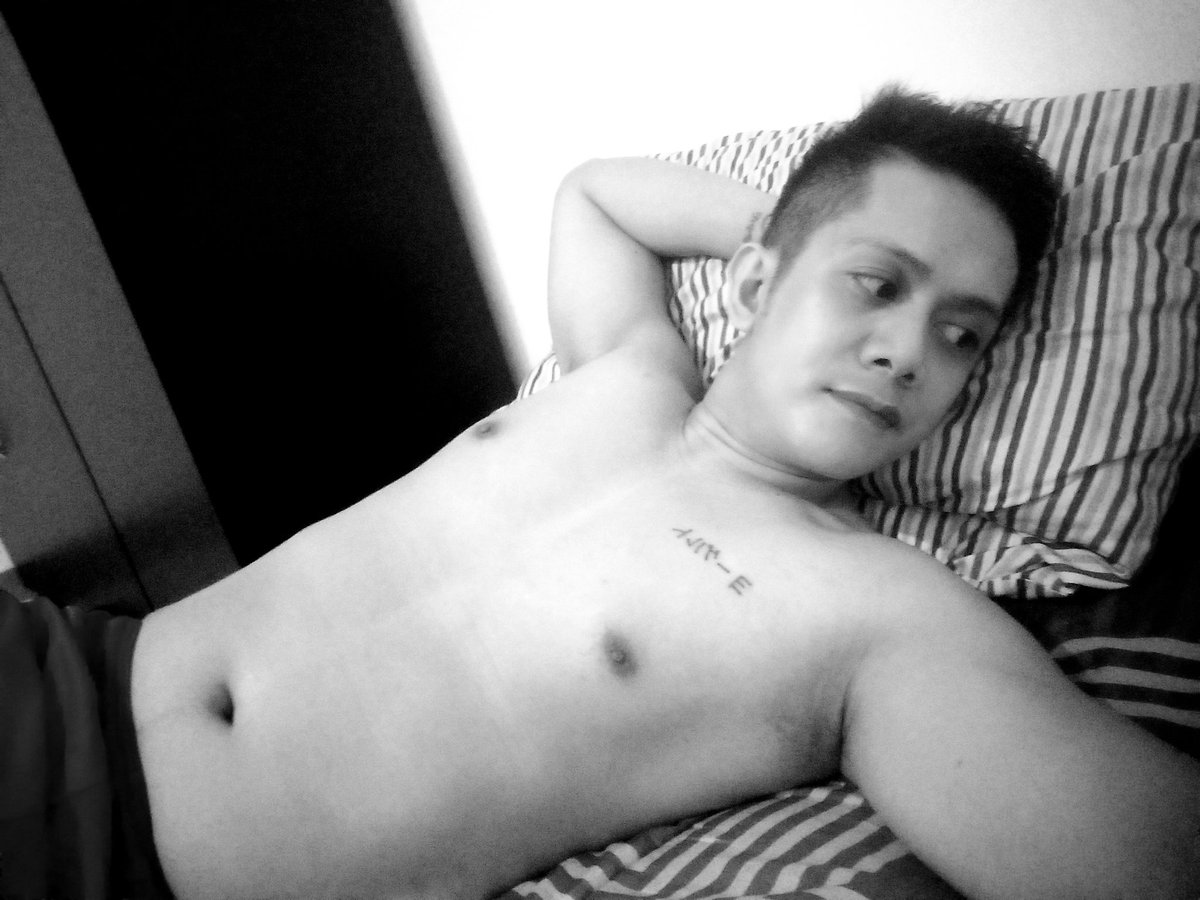 RyanUAE2's tweet photo. Can we hug like a friend or kiss like a friend? Any taker? #bewithme #alone #iwantsomeone https://t.co/WZwIxWe0YP https://t.co/oKGpIzYIze