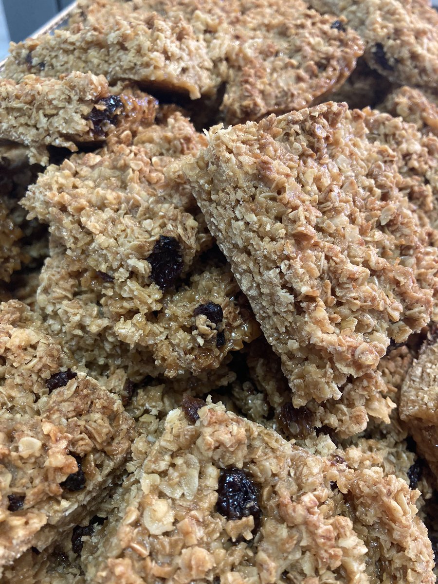 ChefRobWilliams's tweet image. Lovely vegetarian hot pot today with braised red cabbage. Oh and a favourite raisin flap jack. @HolroydHowe @RydalPenrhos @Traceykeane123