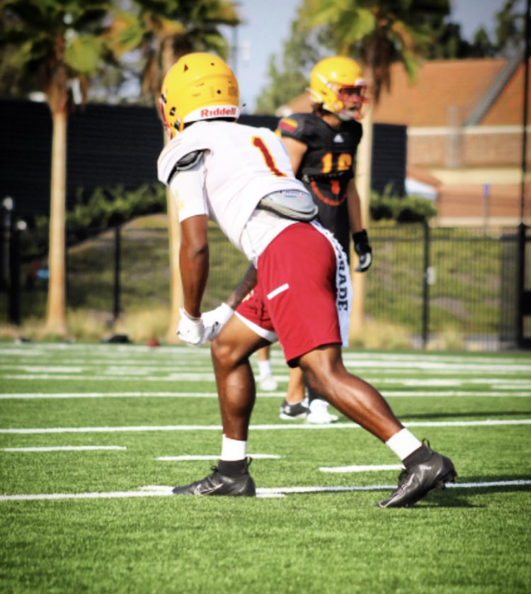 <a href="/__6ixxx/">DARIUS 6 MAXWELL</a> JUCO WR 5’10 170. C/O 2022. <a href="/GoSCBobcats/">Saddleback Bobcats</a> HL hudl.com/v/2FjQKw