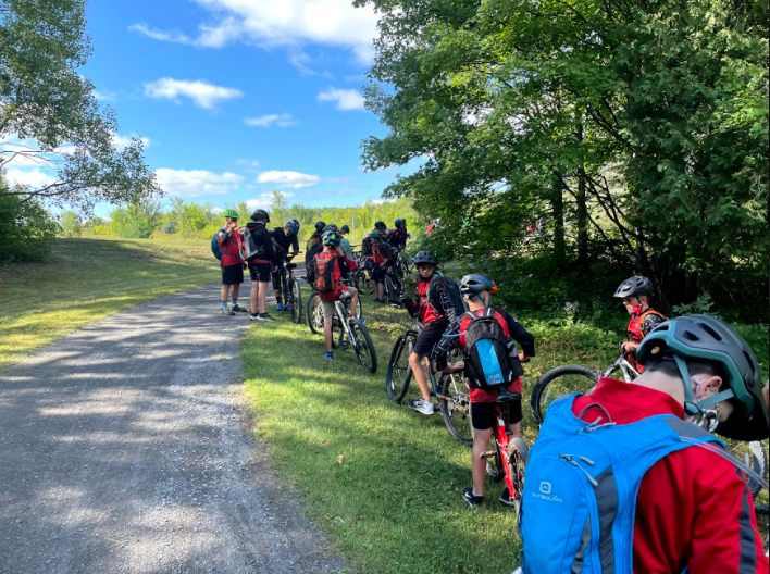 VeloTechnoLR's tweet photo. Vendredi passé, nous venons d’avoir notre première sortie à vélo! C’était fascinant d'apprendre comment fréquemment nous interagissons avec la communauté à bord de nos bicyclettes. C'était amusant! J’ai hâte de faire une autre sortie! - V.M.  #VéloTechno #Pleinair #velo https://t.co/ssHfc59zId