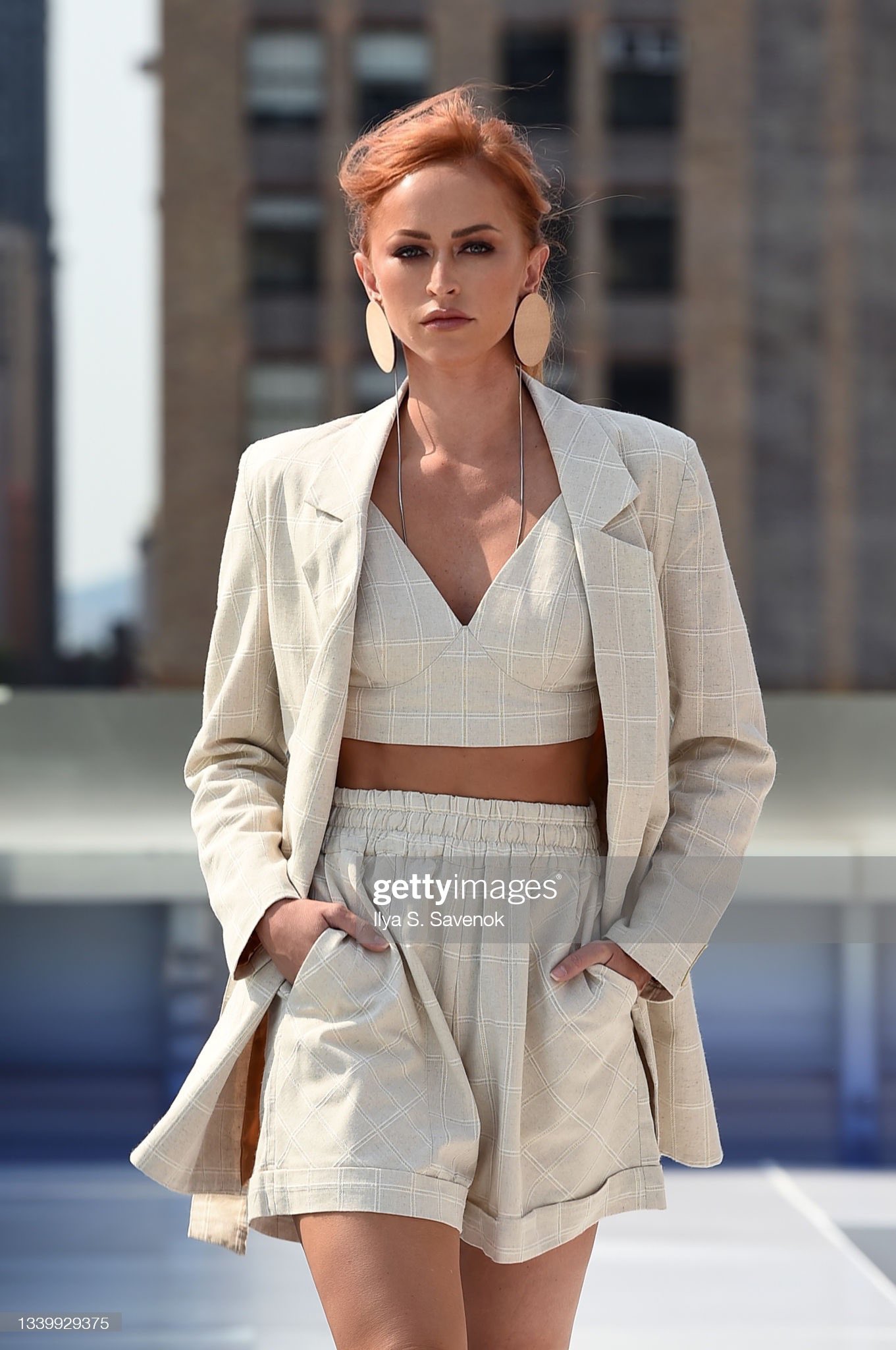 Ex WWE Diva Summer Rae Shares Stunning Photos From NYFW 2021 4