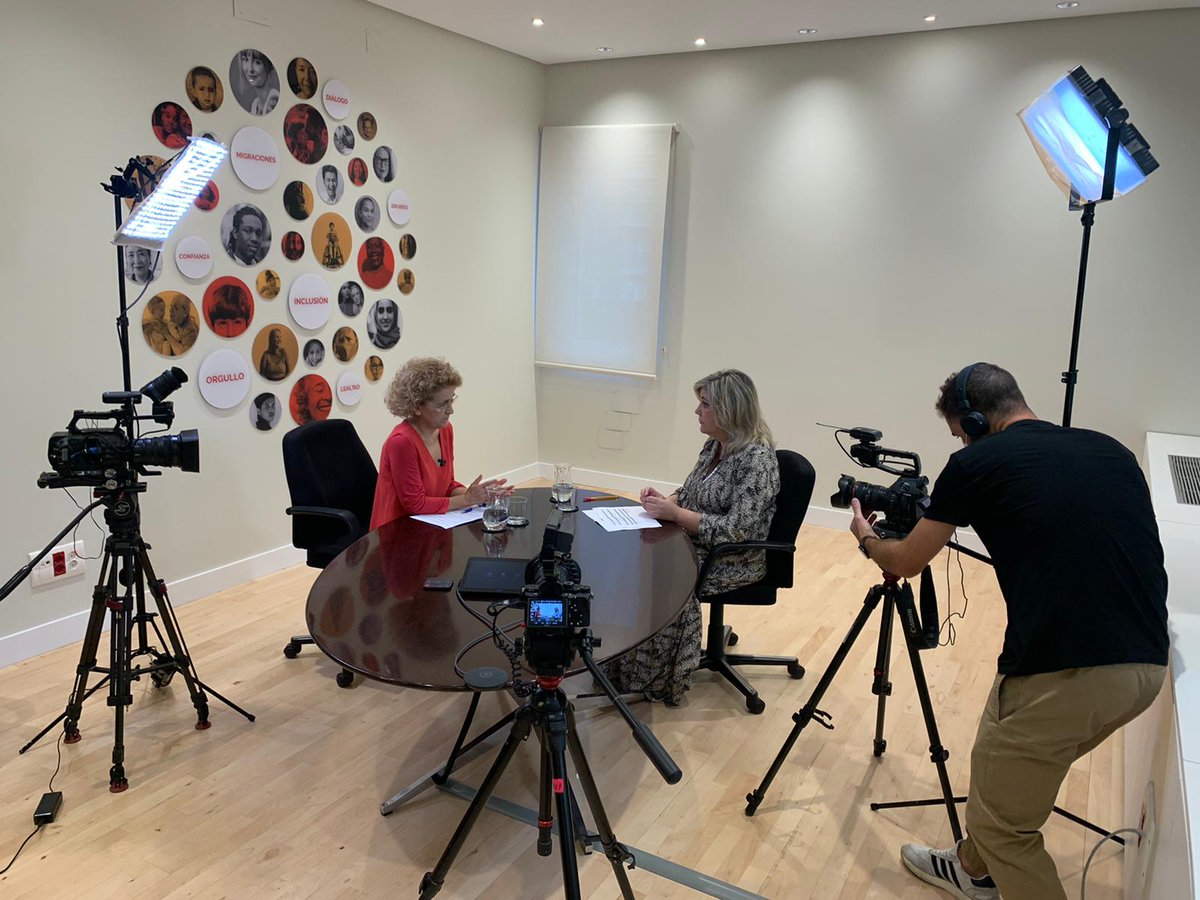 PortugalBueno's tweet photo. Para mí la entrevista es la herramienta periodística por excelencia para conocer a una persona y profesional. Y si el tema es el #protocolo, satisfacción total.🥰
Gracias a @uocuniversitat por la oportunidad de entrevistar a @juliagil_h del Ministerio de Inclusión. https://t.co/rdE8uYWypT