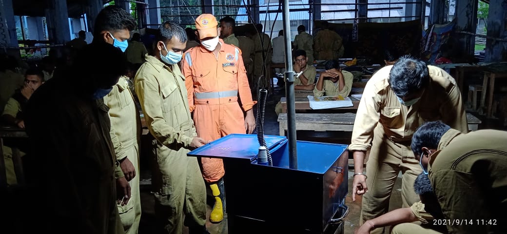 02ndrf's tweet image. #CapacityBuildingProgram
▪️टीम २ वी वाहिनी रा. आ. मो. बल द्वारा बैरक पुर में आपदा प्रतिक्रिया एवं प्रबंधन हेतु प्रशिक्षण दिया जा रहा है।
▪️आपदा में प्रतिक्रिया करने हेतु , पश्चिम बंगाल पुलिस के प्रशिक्षणार्थियो को सक्षम एवं तैयार किया जा रहा है।
@satyaprad1
@NDRFHQ 
@wbdmcd