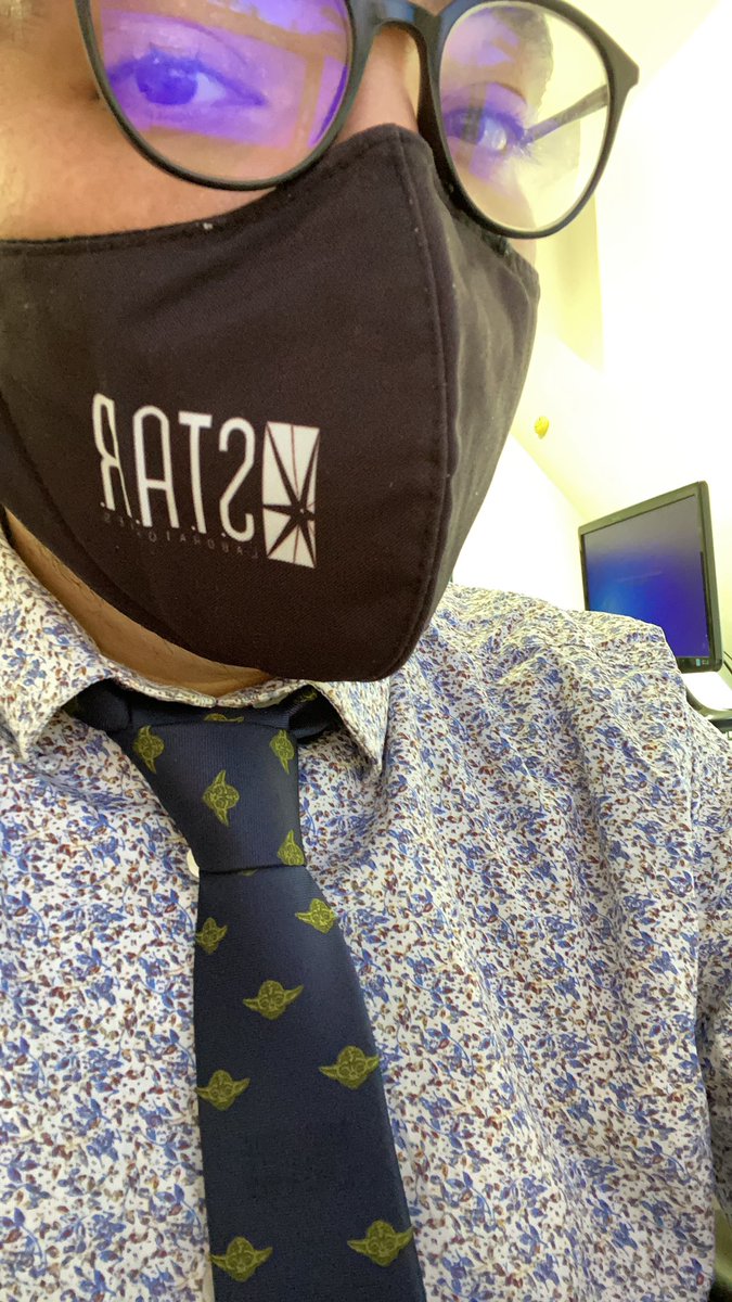 Sir_Lemon_'s tweet image. Había olvidado decirles que hiy le auspicia mi corbata de #Yoda… no se alcanza a ver el #MaytheforcebeWithYou + Mascarilla de #LabStar