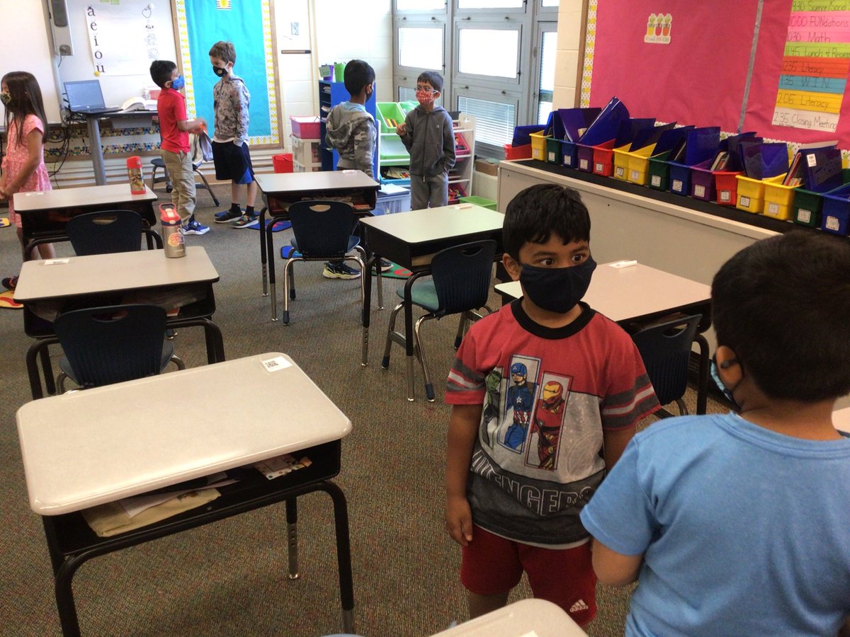 RockinRoom5's tweet photo. Having a blast finding partners and sharing our thoughts with them! #HandsUp #PairUp #ShareUp https://t.co/iVzIBuukFm