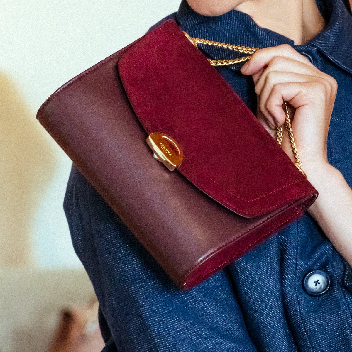 Un petit je ne sais quoi 🦋

Le Mini Paname a ce charme indéfinissable qui rend un sac unique.

Some kind of je ne sais quoi. The Mini Paname has that indefinable charm that makes a bag unique 

#vegan #veganbags #ashoka_veganbags #minipaname #econappa #sacvegan #ashokaparis