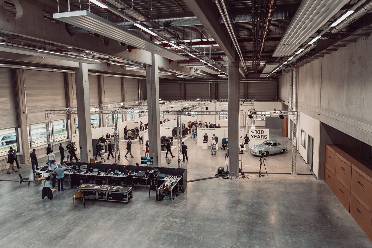 recaro_as's tweet image. Our first-ever hybrid seat show is in its final days in Schwäbisch Hall. Last week has been thrilling and we are confident that this week will be too!
#WeAreRECARO #IngeniousDesign #FeelPerformance
#DrivingComfortInTheSky