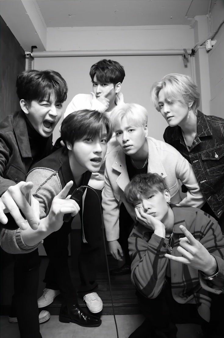 viaasyu's tweet photo. 6 years and still counting .......
TO6HETER WITH iKON 💫

#6StrongYearsWithiKON
#아이콘6주년축하해 
#TO6HETERwithiKONIC
#iKON #아이콘 https://t.co/XLQkj0MMZl