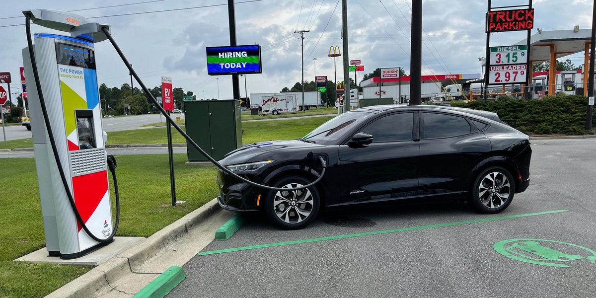 georgiapowerET's tweet photo. Grabbing a bite to eat and recharging… a dynamic duo! Check out our community charger at the Burger King in Dublin. #DriveElectric

📍 : Burger King - 2175 Highway 441 South, Dublin, GA 31021 https://t.co/tl4mqSrX7W