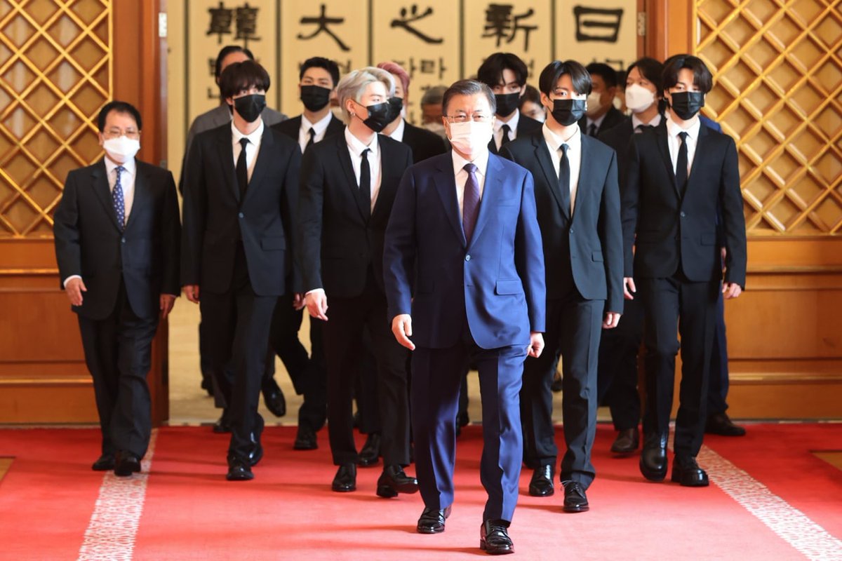 mya_moon28's tweet photo. LOS AMO💜 Estoy orgullosa de todo lo que estan logrando. Son sin duda alguna lo que mas me llena de alegría y orgullo.
Ellos estan haciendo historia ✨
@BTS_twt
BTS SOUTH KOREA'S PRIDE https://t.co/ZwOHJddXDu