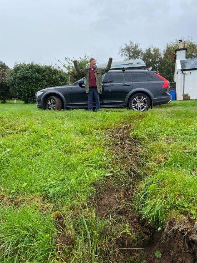 What a numpty I am! Combination of rain, slope and long car hood, I misjudge the driveway of our holiday home and got stuck in a ditch. Fortunately our lovely neighbour Charlie and his Land Rover helped me reverse out. #numpty #rescued #goodneighbours #skye