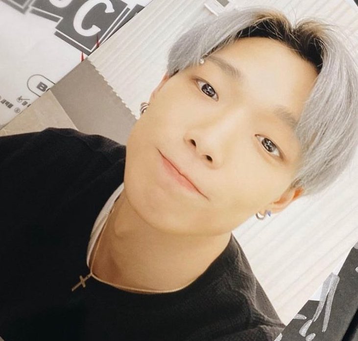puspitaharjono's tweet photo. 바비 💜
#iKON #6StrongYearsWithiKON #아이콘6주년축하해 #6YearsWithBobby #BOBBY #바비 https://t.co/VeDuYfLrvK