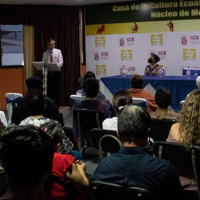 cce_moronastgo's tweet photo. ✅👉 #CCEventos || Este 13 de septiembre, en el Salón "Oswaldo Cruz Paredes", la @cce_moronastgo y la familia Merino Villareal presentaron el libro "El tiempo se llevó", una obra del escritor José Merino, auspiciada por la @CasadelaCultura
Más info ➡️ https://t.co/LTznSdimpU https://t.co/QEjpGxwiWM
