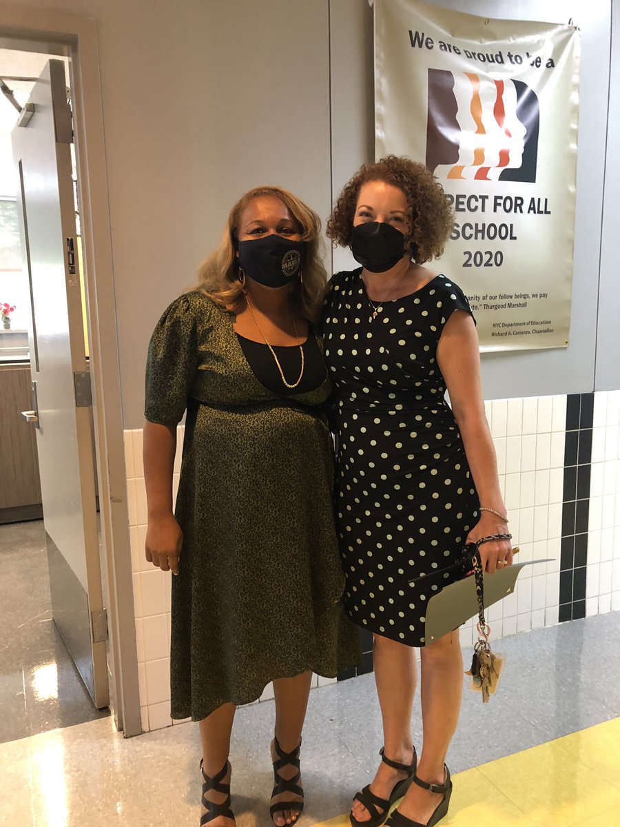 GaynorMcCownELS's tweet photo. Thank you for your support and dedication, Chancellor Porter. So great seeing you again!  Come visit McCown anytime 👏🥰❤️ @ACCESS_NYCDOE @NYCSchoolsHSN12 @DOEChancellor @SIBOD31 https://t.co/WUXeKPFik9