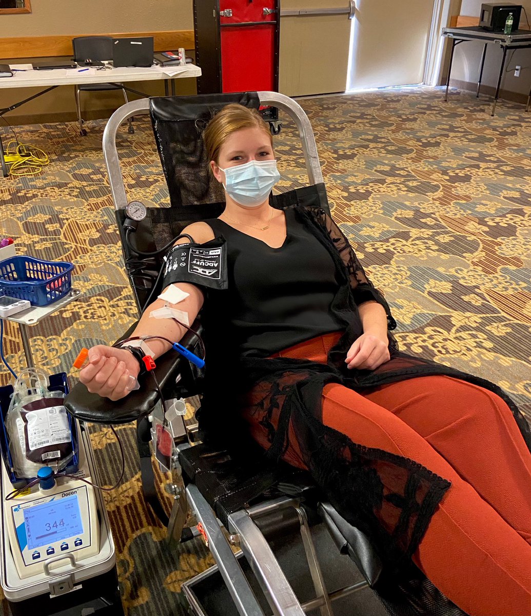 Shoutout to some of the employees from the Brooks RCMP detachment for going and donating blood at the Heritage Inn yesterday! Did you know that just 1 blood donation can save up to 3 lives? Wow! 😃