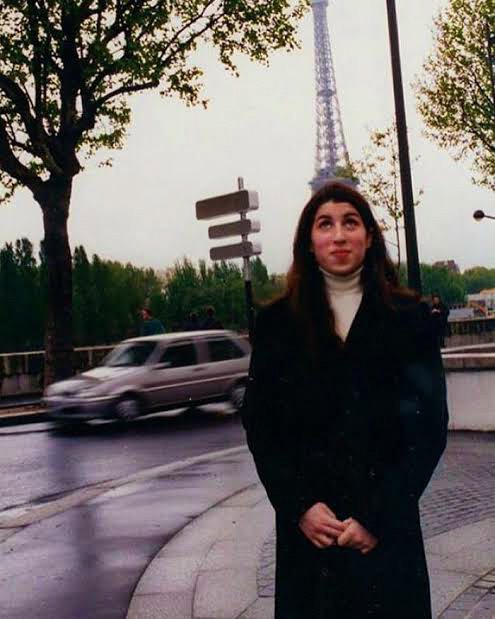 ImagenRetro's tweet photo. Un día como hoy pero de 1983, nació la cantante y compositora británica Amy Winehouse, estaría cumpliendo 38 años. ¡Te extrañamos! #AmyWinehouse https://t.co/Hlv3MAl4ZL