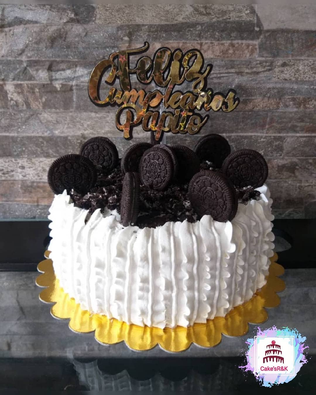 Cakessrk Una Delicia Torta De Vainilla De 1 4 Rellena Y Cubierta De Oreo Y Crema Chantilly Para Un Padre Muy Especial De Parte De Su Hija Mariferoav Desde