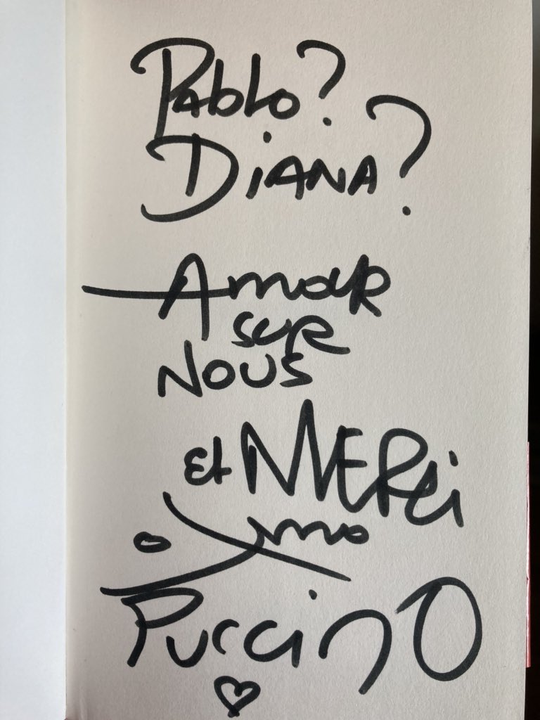 SlameurCh's tweet photo. «Quand j’étais sur scène, je vous regardais pour me donner de la force.» Il était reconnaissant, heureux et honoré de nous rencontrer comme si c’est lui qui était venu nous voir. Durant ce moment magique, il nous a fait nous sentir importants. La marque des grands hommes. #oxmo https://t.co/2FizEIUQsB