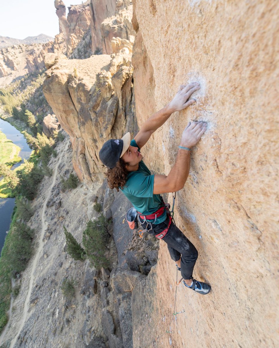 Heading up ⬆️

So stoked on the new photos from @gal_onthego featuring our 

👖: trailhead pants 

🎽: Quick dry tee 

🧢: MTN2CTY 5 panel 

#coalatree
#ecomindedgoods
#greettheoutdoors