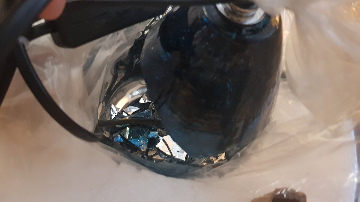 KatARudd's tweet photo. @Hermesparcels doing their usual bang-up job (pun intended) of failing to deliver any package safely.  Why any company - including @joebrowns  - uses them is beyond my understanding https://t.co/m3KNLaR7iv
