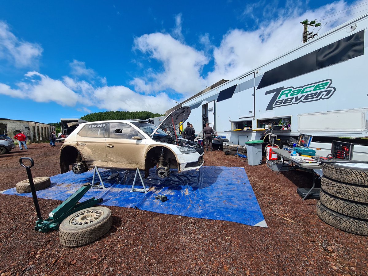 Fantástico día de test.
.
Fantastic test day with <a href="/BenitoGuerra/">Benito Guerra</a> 
.
<a href="/AzoresRallye/">Azores Rallye</a> #Tursdaytest