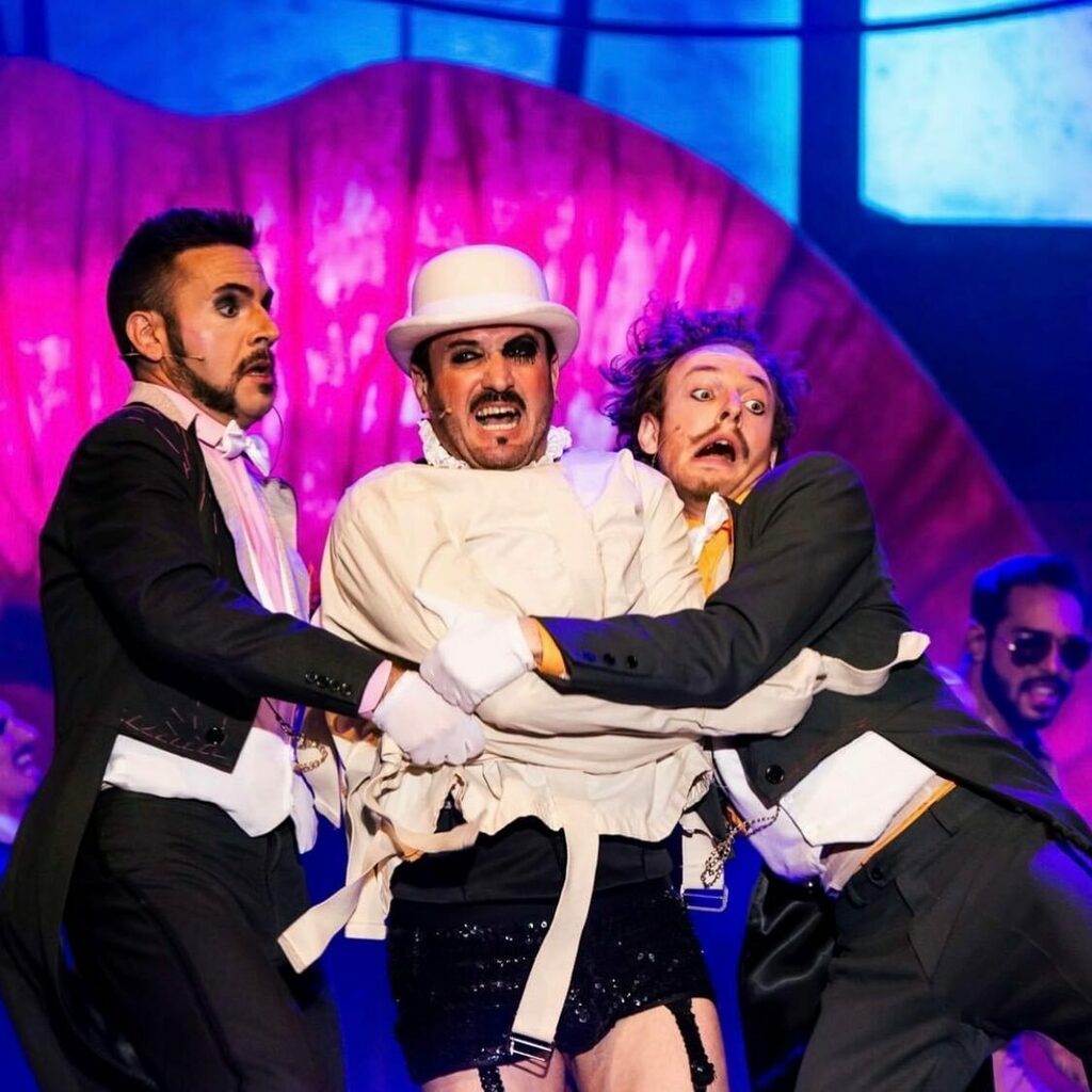 El espectáculo celebra el décimo aniversario con un nuevo show que rescata la esencia del original. 🕳 🐀 
.
.
Álex O’Dogherty, Miguel Lago y Víctor Palmero se alternarán, entre otros, en el papel del maestro de ceremonias. 👄 
.
.
.
El próximo 30 de se… instagr.am/p/CTzraRzIcbM/