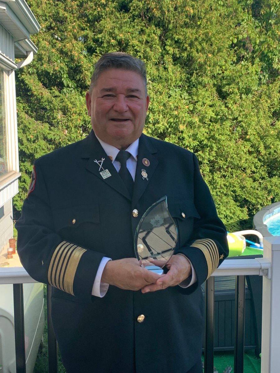 MCK congratulates Arnold Lazare for National Volunteer Fire Chief of the Year award ow.ly/axw250G9OKJ

#KahnawakeProud  #NationalVolunteerFireChief