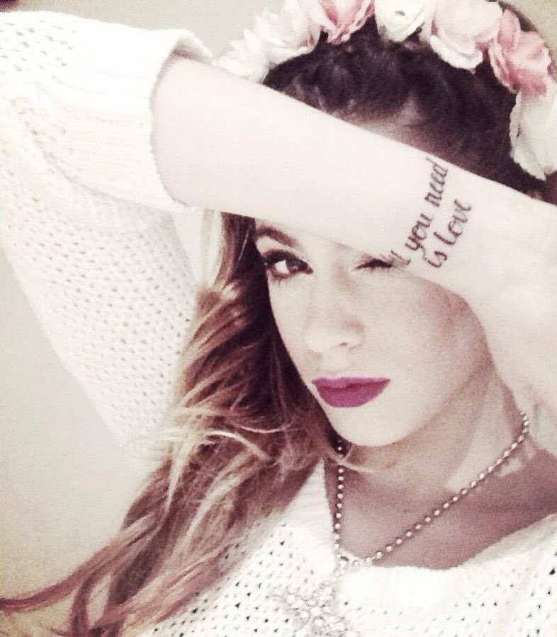 ThrowbacksTini's tweet image. .@TiniStoessel via Instagram and Twitter 8 years ago today ‘A.m.o.r ❤️’ and ‘All you need is love❤💚’ (she deleted the second one) (14th September 2013)
