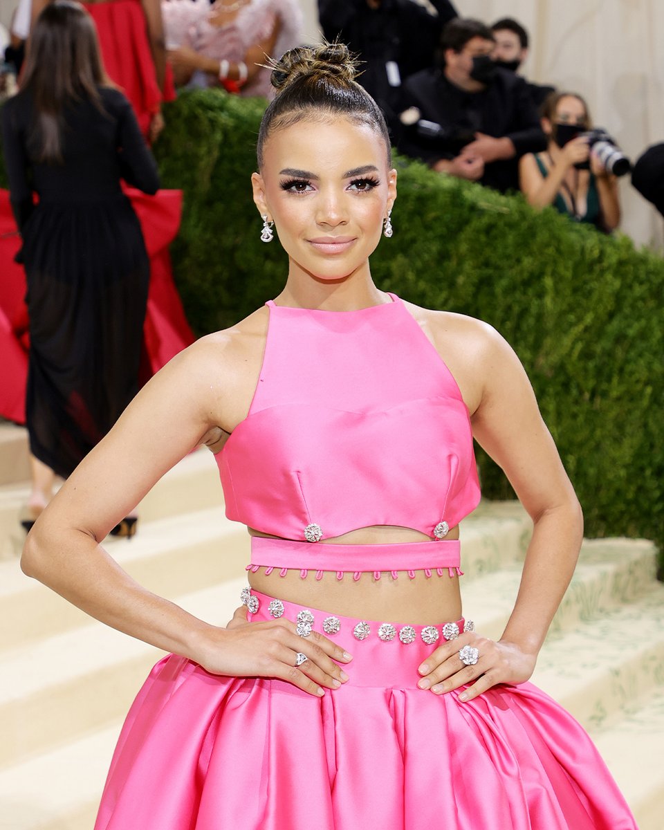 Bulgariofficial's tweet photo. Incredible actress @lesliegrace attended the prestigious Met Gala dressed in Bvlgari splendor. She wore a pair of sophisticated #DivasDream earrings with two matching rings and a #Fiorever ring, all in striking white gold and diamond. #Bvlgari #MetGala2021 #StarsInBvlgari https://t.co/3LiTVKM54l