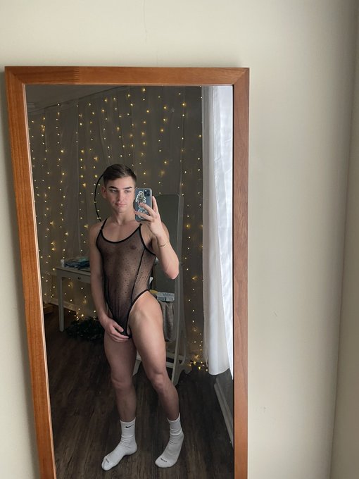 this bodysuit 🤪🤪🤪 https://t.co/Tmgbo5DAtV