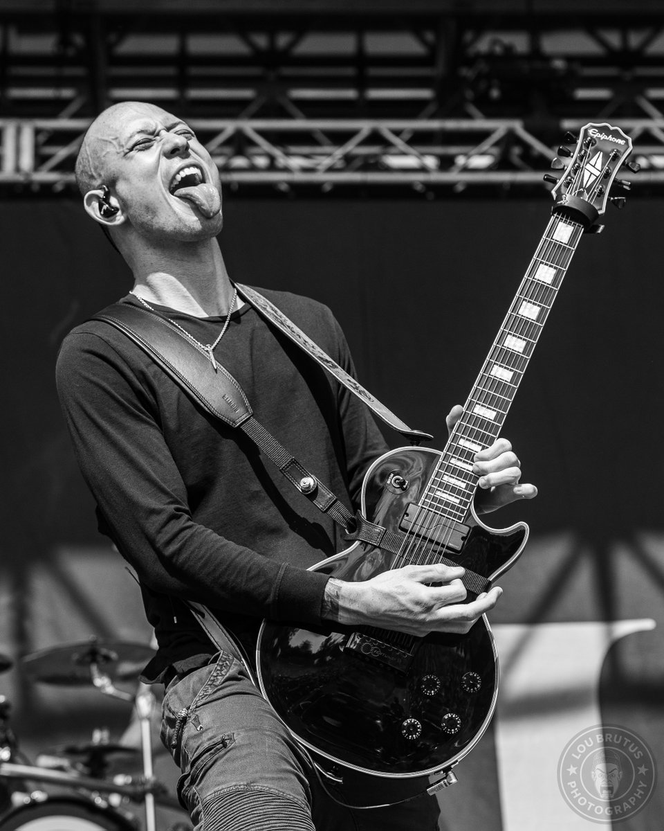 LouBrutus's tweet image. TRIVIUM: One last Rock N Roll image for Tongue Out Tuesday as @MatthewKHeafy of @TriviumOfficial steps up his tongue game!

#MattHeafy #Trivium #TongueOutTuesday