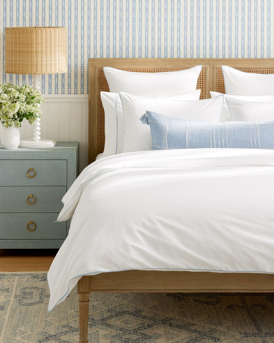 SerenaandLily's tweet photo. Looking for an easy way to incorporate color, pattern, and texture into the bedroom? Make a scene with bold hues and striking designs. #serenaandlily https://t.co/xfj570o7Yv