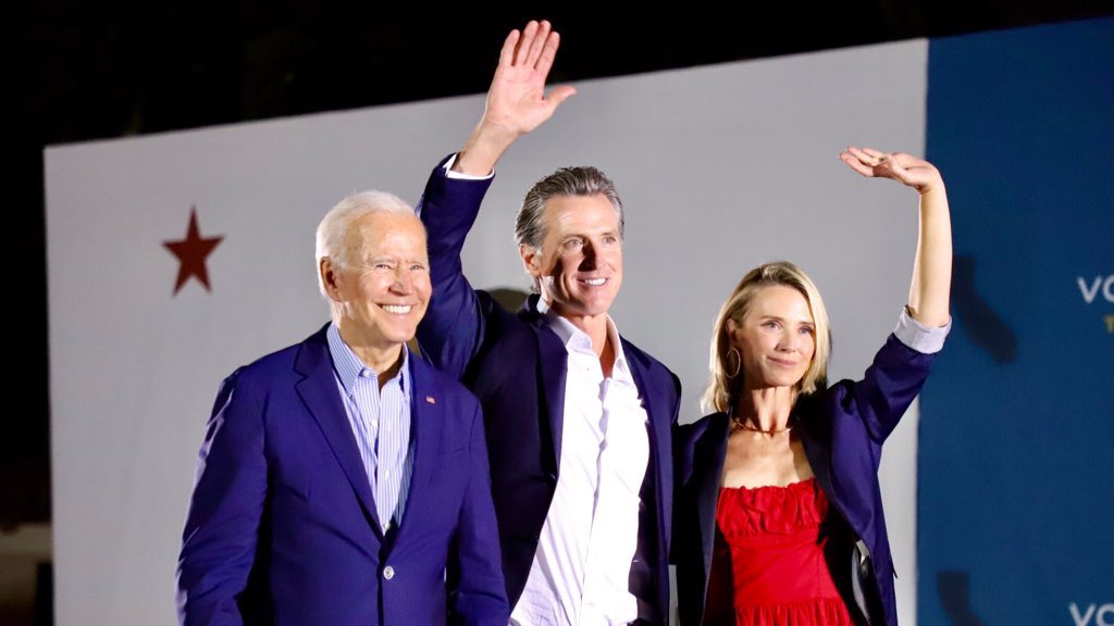 RobertGarcia's tweet photo. Thank you President @JoeBiden and Governor @GavinNewsom for visiting Long Beach. We are going to stand for truth, beat this pandemic, and reject this recall. Let’s Go. https://t.co/qY4EEd8bAO