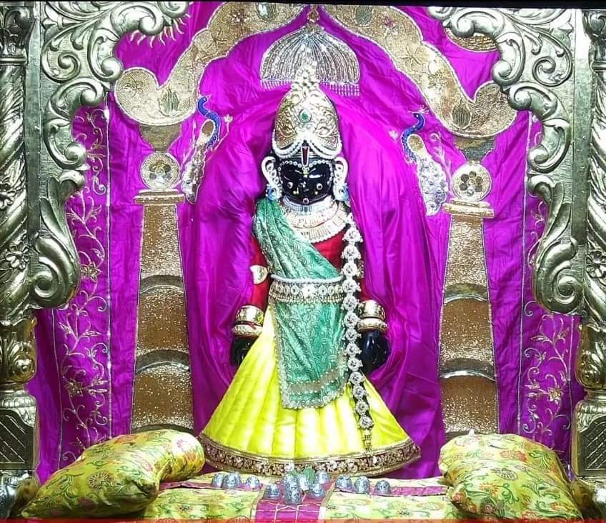 banke_shri's tweet photo. जय द्वारकाधीश
आज के शयन दर्शन https://t.co/fUW5UJpvVd