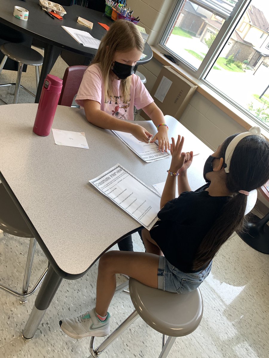 MsEDaly3's tweet photo. We’re continuing to get to know each other better in Grade 3 with interviews @cedarhollowps @TVDSB #cedarholla https://t.co/Z5qC0EFDZh