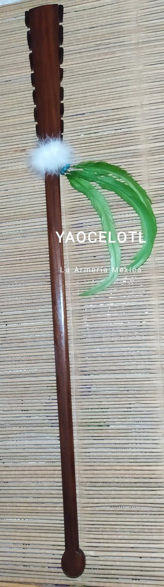 YaocelotlJ's tweet image. También hay que practicar con las armas Méxicas para poder entender y descifrar su posible estilo de combate con armas. En este caso un macuahuitl de asta largo o de dos manos basado en el códice Vaticano