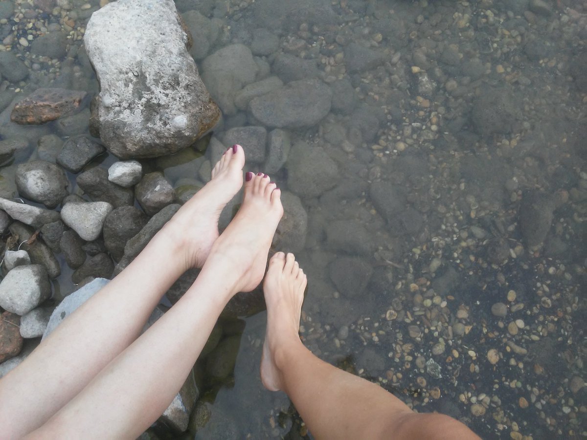 RLeucosya's tweet photo. In vacanza con i vostri soldi 🐮❤ https://t.co/Eo6MoSgnee