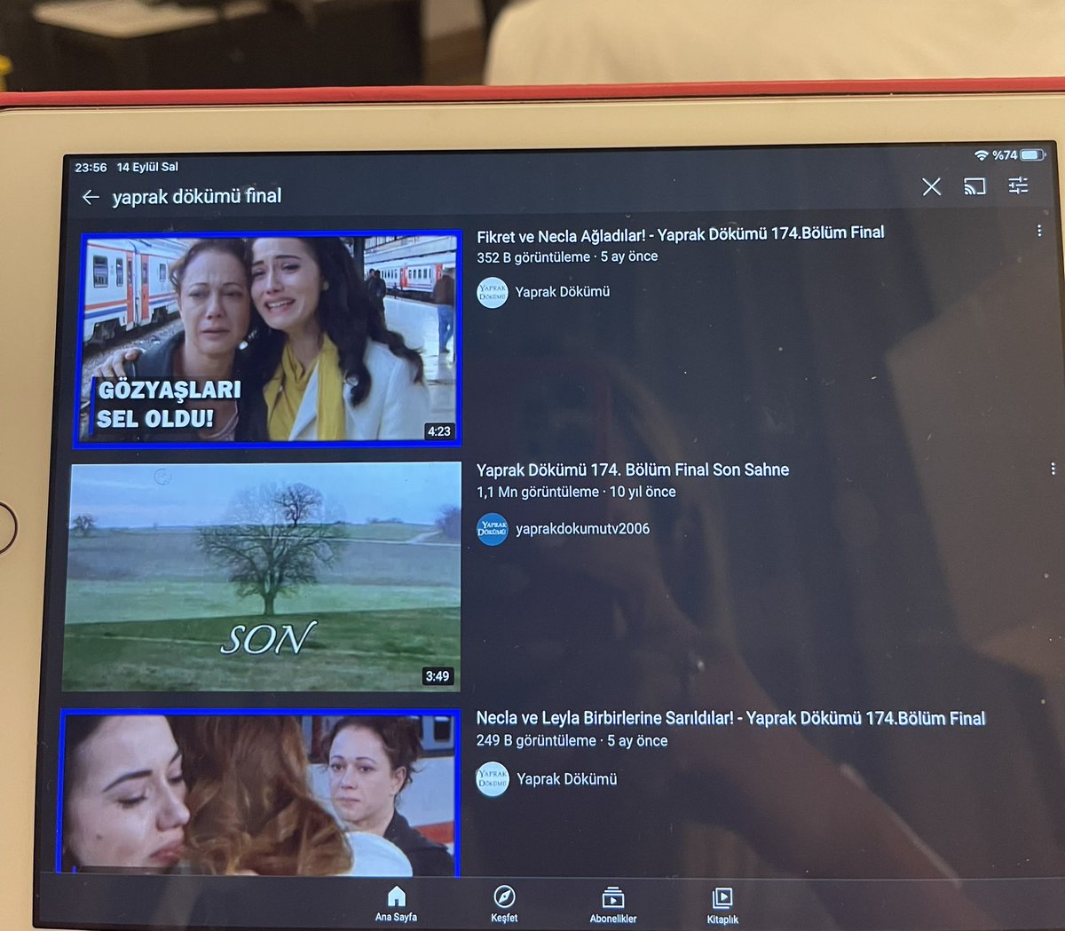 Netflixten dizi indirdim yatıda onları izlicem aynen..