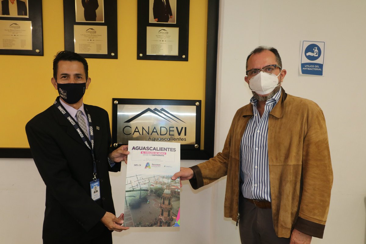 <a href="/INEGI_INFORMA/">INEGI INFORMA</a> Nos reunimos en <a href="/CANADEVIAgs/">CANADEVI AGS</a> con su Presidente <a href="/JuanCar96165675/">Juan Carlos Rodriguez García</a> a quien le hicimos la presentación de los resultados de la #ENVI 2020. En la reunión nos hizo entrega de la publicación "Análisis Cartográfico desde sus testimonios Urbanos".
<a href="/SantaellaJulio/">Julio A. Santaella</a> <a href="/ogascab/">Oscar Gasca Brito</a>