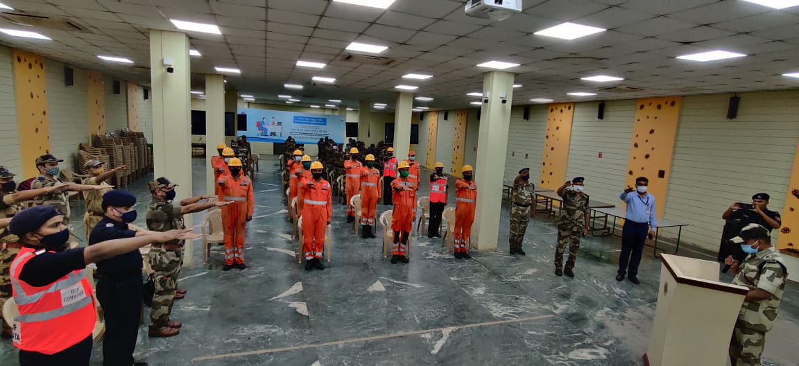 02ndrf's tweet image. #CapacityBuildingProgram
▪️Team 2 BN NDRF Conducted Mock Drill Exercise at Garden Reach Shipbuilders &amp;amp; Engineers Ltd Kolkata with CISF Unit 
♦️Scenario 👉 Earthquake♦️
▪️Total 100 personal Participated including CISF,GRSE Fire &amp;amp; Medical staff 
@satyaprad1
@NDRFHQ 
@OfficialGRSE