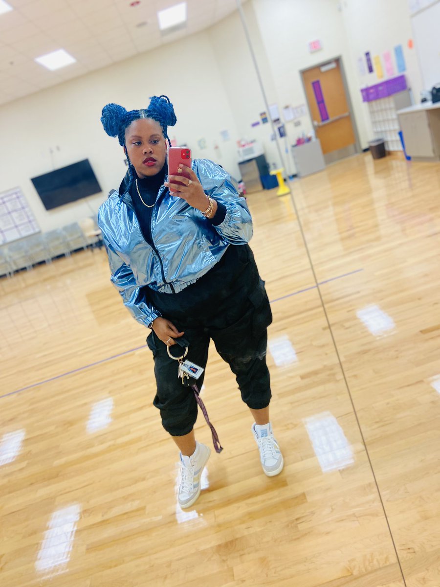 SGHSDance's tweet photo. #SGHSspiritWeek21 99-2000! #Throwback Decades day ! Your favorite dance teacher ! Ms. Knight ! https://t.co/ERu4UkP35f