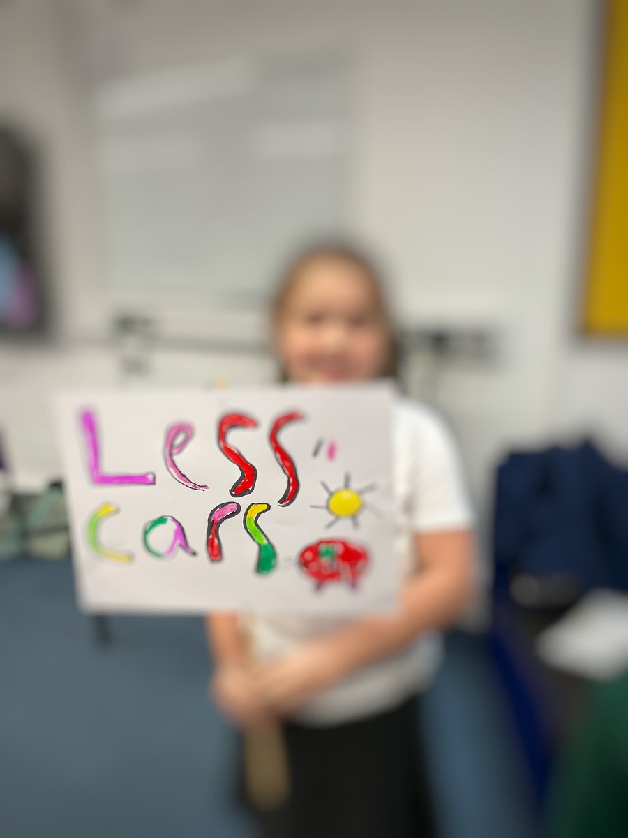 ArtyGirl21's tweet photo. Art Hub Club found their voices and shared their own messages with the world today! Including: Make Art Powerful, Less Cars, Black Lives Matter, Save Environment, More Art…& requests for more pizza & ice cream 🤔 🪧✊🎨 #ArtAsProtest #MakeArtNotWar #ActivistArt #ChildrensVoices https://t.co/PVJKS6CGmC