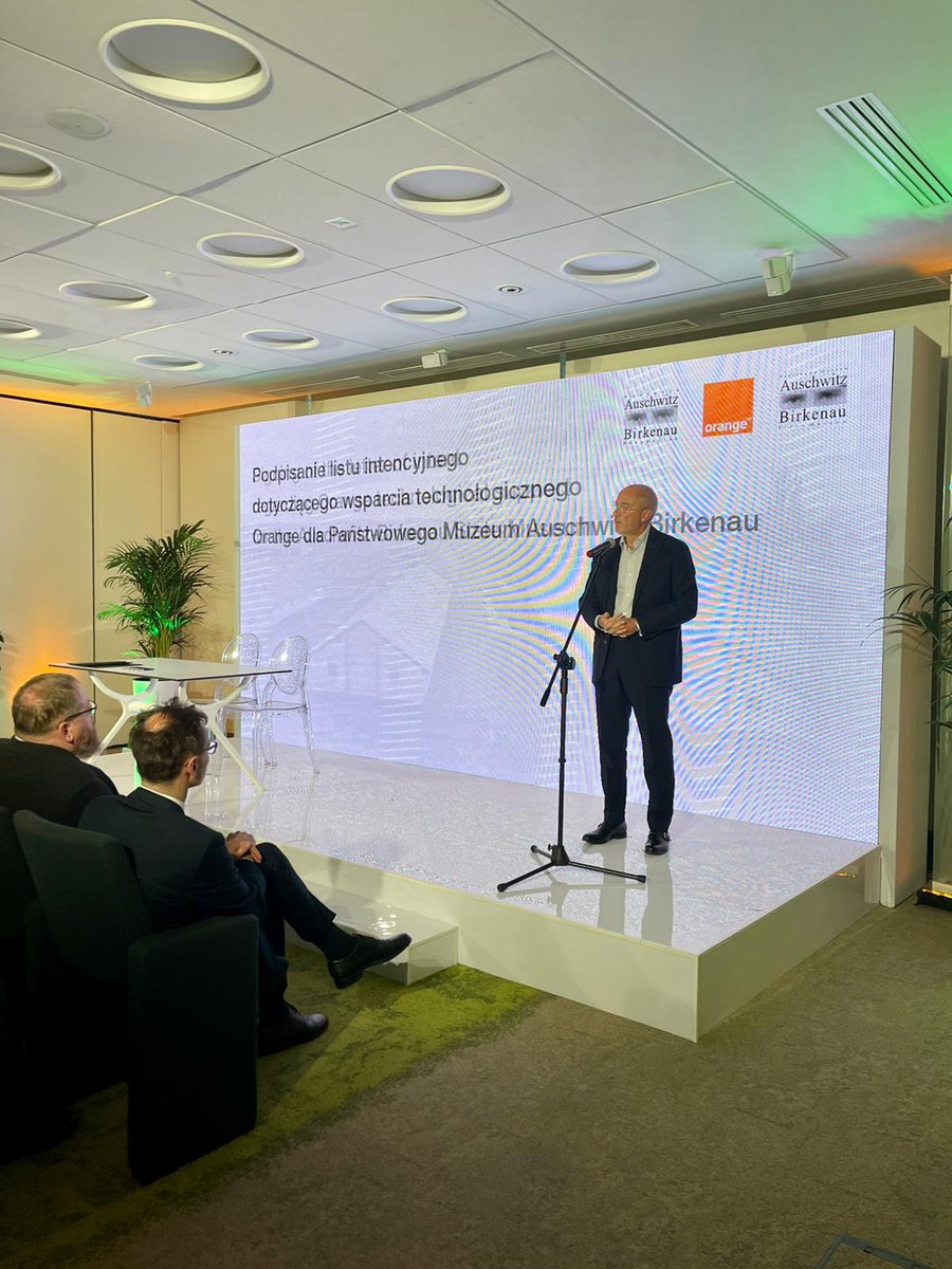 srichard's tweet photo. I have been proud to sign the agreement between @Orange_Polska and @AuschwitzMuseum today in Warsaw.
It’s an honour to take part in this meaningful project by bringing the digital tools to keep the memory alive to the greatest number @mno_jl @jducarroz https://t.co/nHInaiHJWa