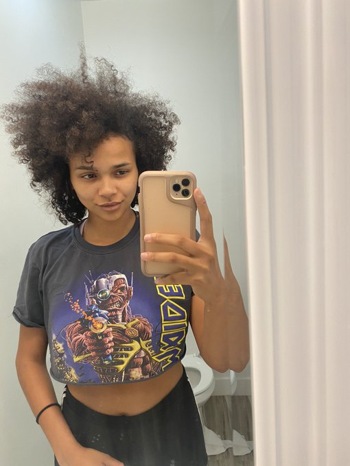 my hair this morning is giving a sweeny todd/ ms. lovett look https://t.co/AbO9Bl8nad<a href="/tag/mvsales"class="tags"><span>#mvsales</span></a>