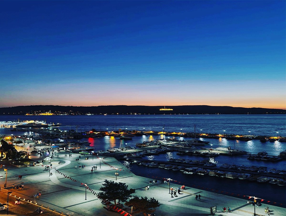 Çanakkale gecelerinin vazgeçilmez bir ortamı ambiansı havası ve ruhu vardır 😀😀
#ÇOMÜ #çomü #18martüniversitesi #çanakkale18martüniversitesi #çanakkale 
#ÇanakkaleOnsekizMartÜniversitesi #KampüsSeninleGüzel