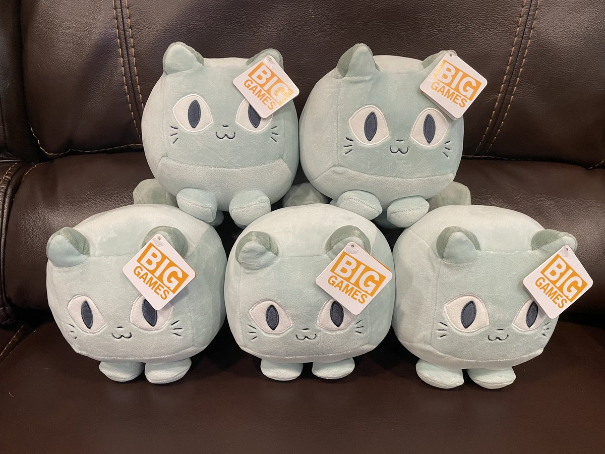 RazorFishGaming's tweet photo. [CODE] Official Huge Cat Giveaway
Total 3 Codes Up For Grabs (various platforms) 👀
Twitter Giveaway Steps [1-Code]:
- 🔔 Follow &amp; Turn On Notifications @RazorFishGaming 
- 👍 Like 
- ♻️ Retweet
- 👥 Tag 2 Friends 
**Be on the look out for YouTube Videos! (More Info There) https://t.co/4BlFBtDYve